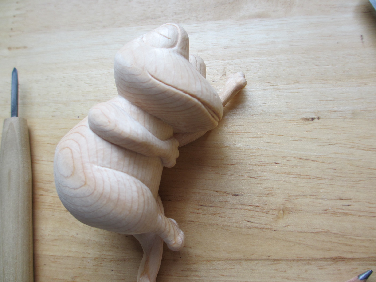 やる気なさそうに寝そべっているけど憎めないカエル【オーダー可】